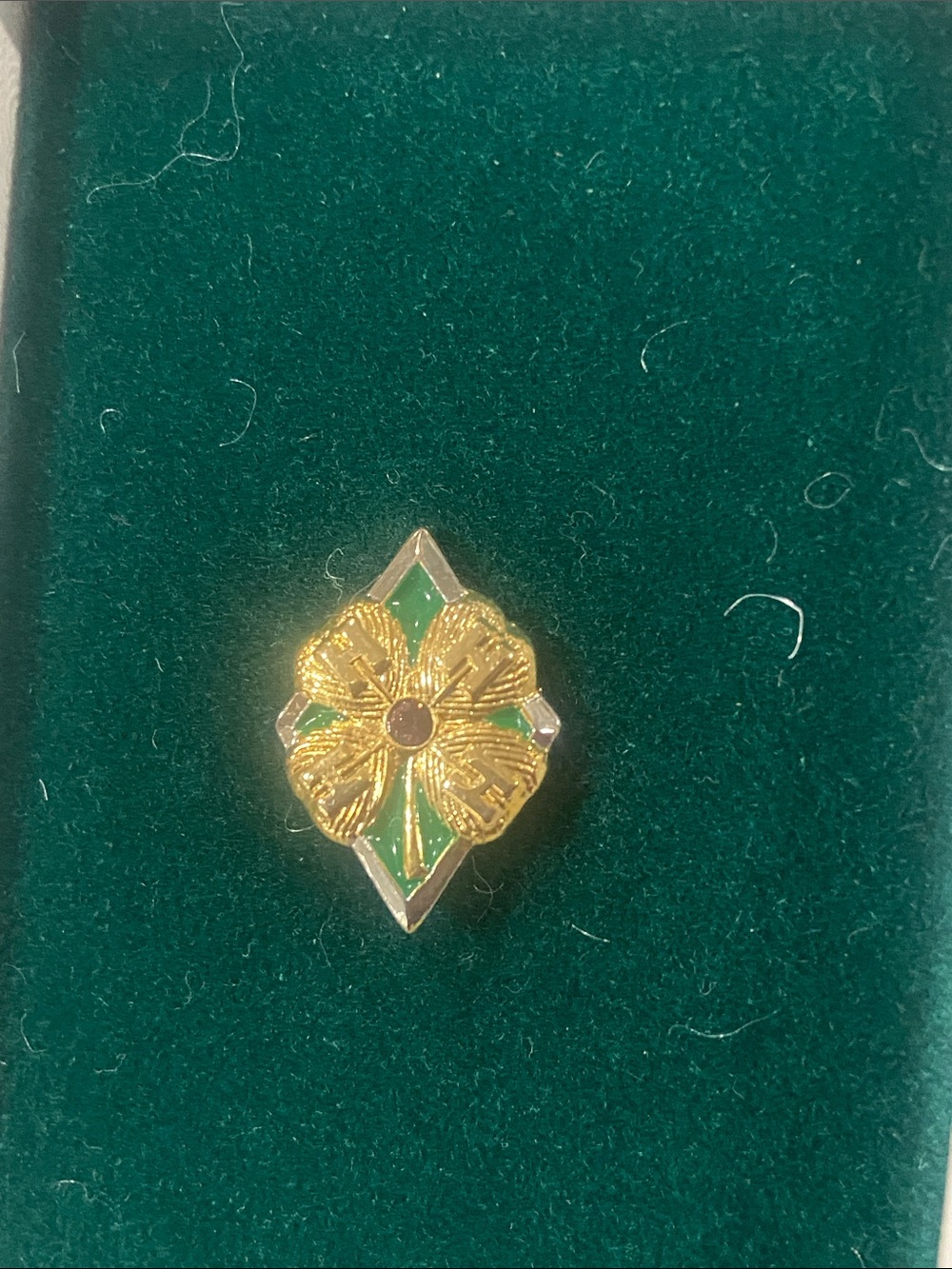 Vintage 4-H Clover Lapel Pin Green Enamel amethyst Center Gold Tone Youth Club